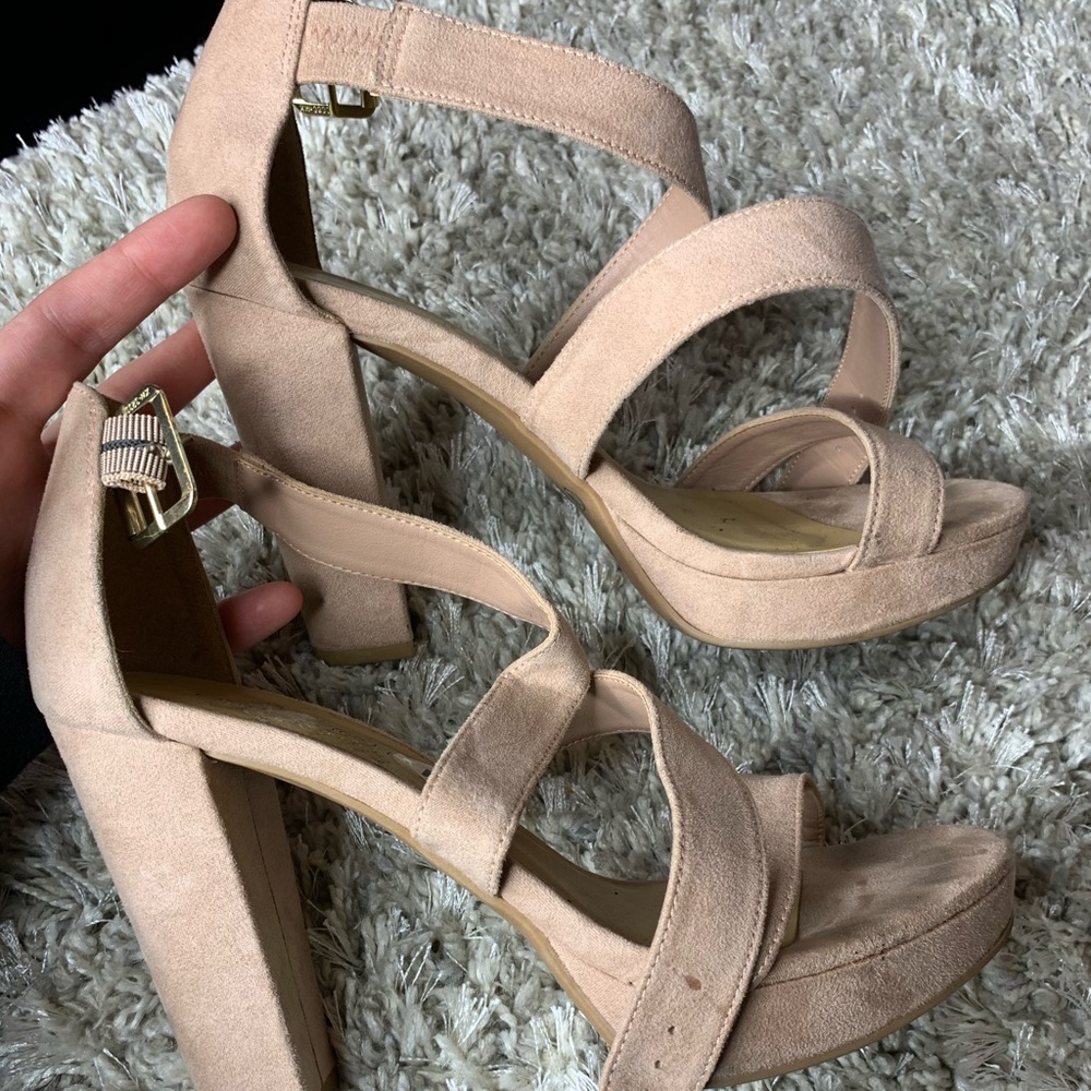 Size 7 platform Chinese Laundry Heels
